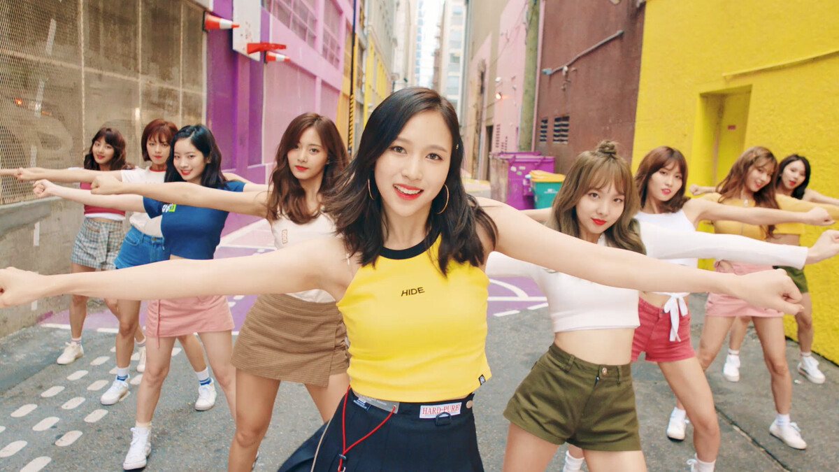Likey by TWICE (Music video, Dance-Pop): Reviews, Ratings, Credits