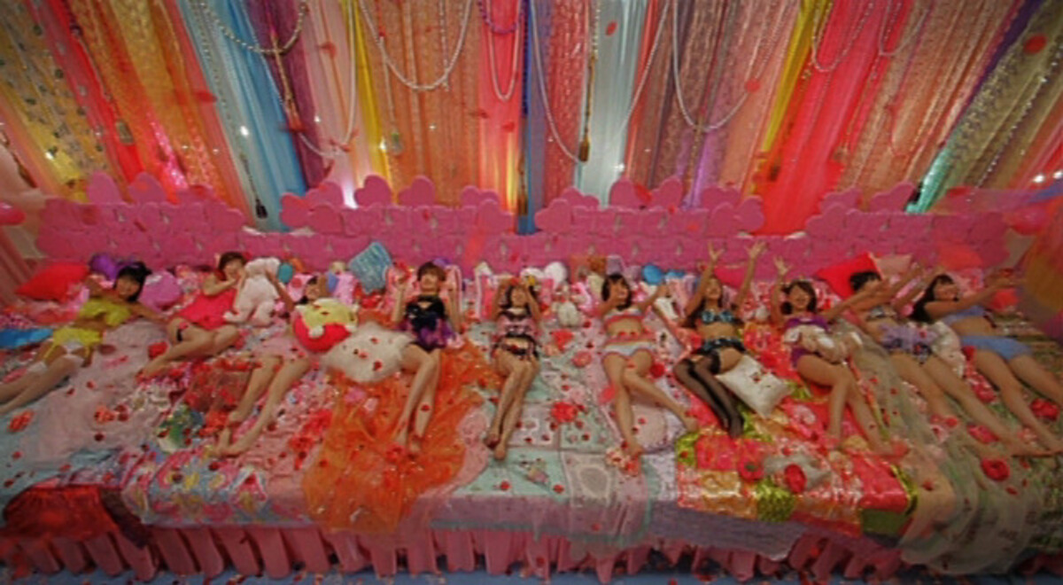 ヘビーローテーション (Heavy Rotation) by AKB48 (Music video
