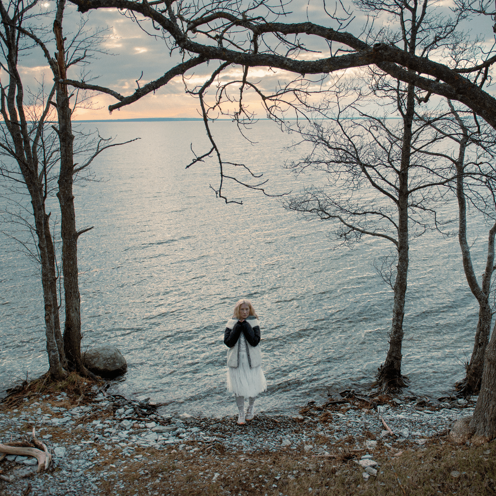 Close Your Eyes by ionnalee (Album, Alt-Pop): Reviews, Ratings, Credits ...