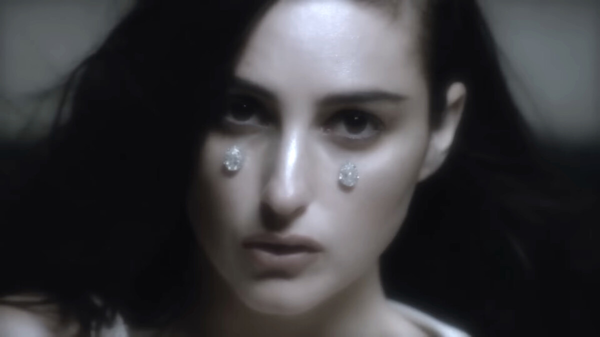 Trainwreck by Banks (Music video, Pop Rap): Reviews, Ratings, Credits ...