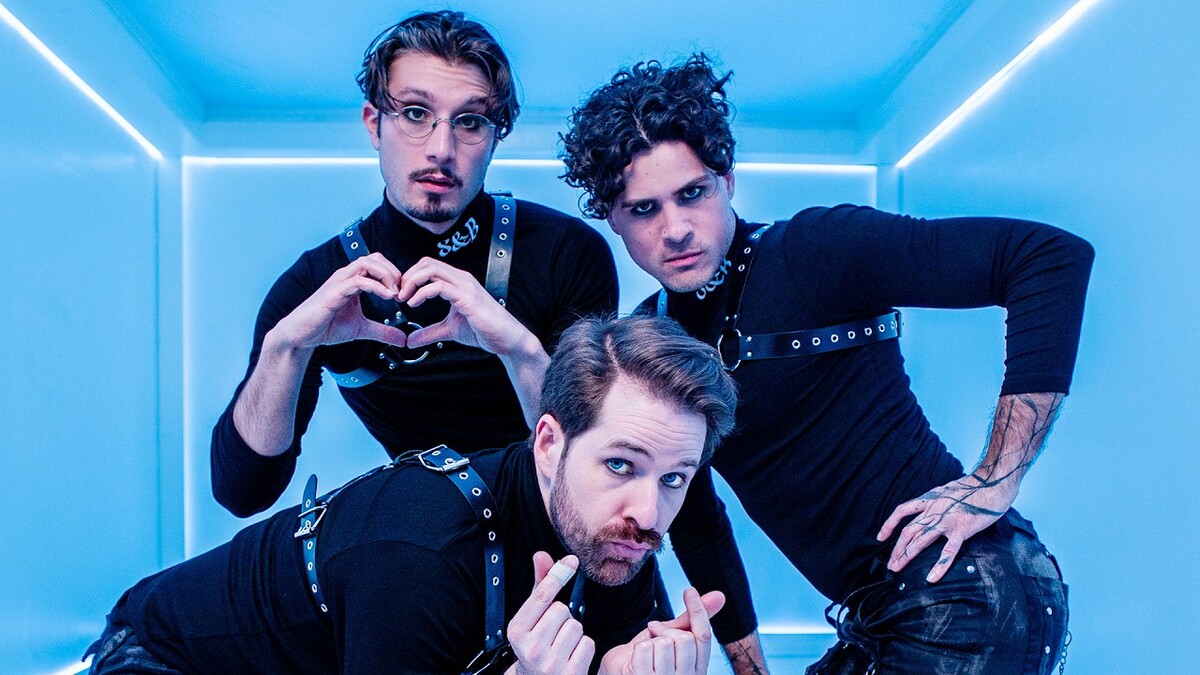 Submissive & Breedable by Smosh (Music video, Pop Rap): Reviews ...