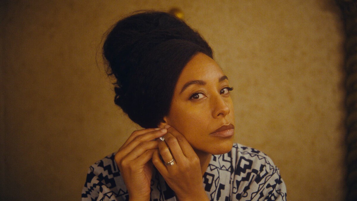 He Will Follow You With His Eyes by Corinne Bailey Rae (Music video ...
