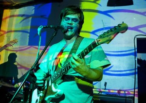 Fuzzy modern slacker rock - Rate Your Music