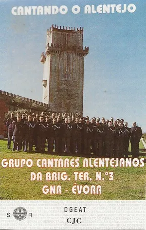 Cantando o Alentejo by Grupo Cantares Alentejanos da Brig. Ter. Nº3 Gnr - Évora album cover
