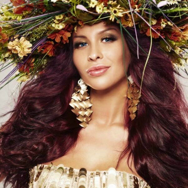 Porno uning külotlarini orqaga tortdi va ularni ichkariga kiritdi Sarkma kokraklari bilan lesbian videolar