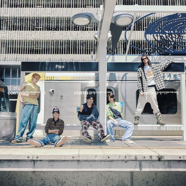 [코르티스&frasl;CORTIS] \u0027COLOR OUTSIDE THE LINES\u0027 ALBUM PHOTOCARD + COLOR OUTSIDE THE LINES BeatRoad ラキドロ