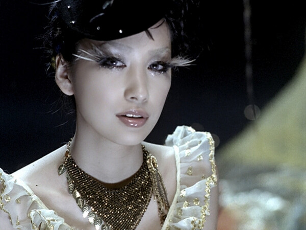 接吻by 中島美嘉[Mika Nakashima] (Music video): Reviews